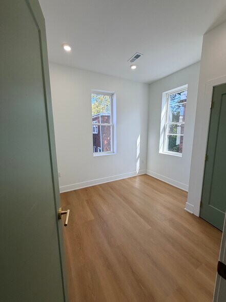 Building Photo - 1325 Kerbaugh St