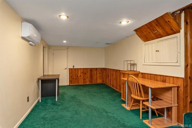 Building Photo - 830 Pepperidge Rd