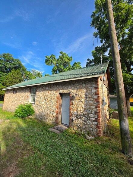 Building Photo - 1021 N Vinita Ave