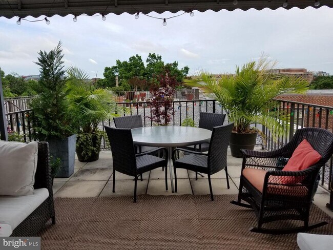 Building Photo - 2500 Q St NW