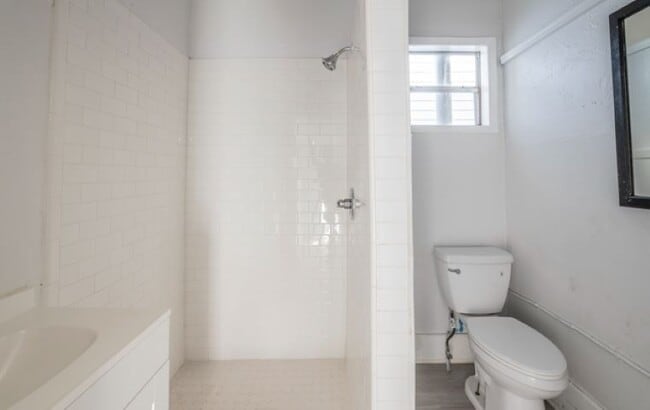 Building Photo - 302 E Cevallos St