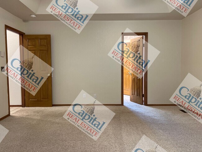 Building Photo - Beautiful 3 Bedroom W/ Move In Special