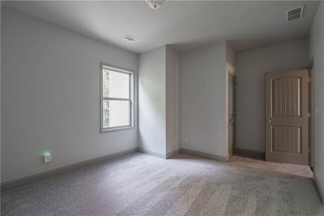 Building Photo - 2121 Spring Sound Ln