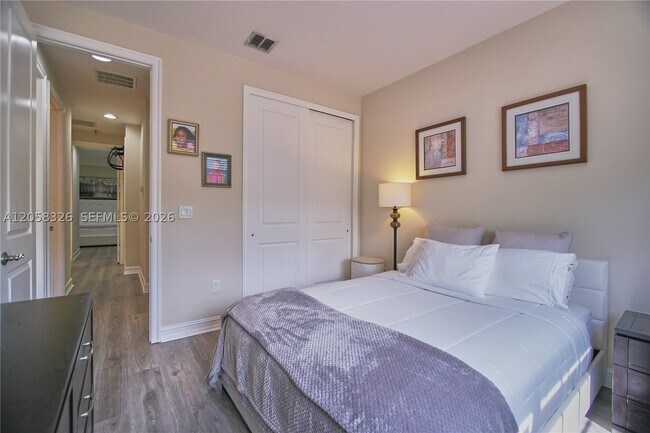 Building Photo - 129 Riverwalk Cir E