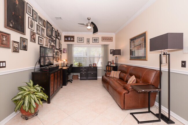 Building Photo - 329 NW Treeline Trce