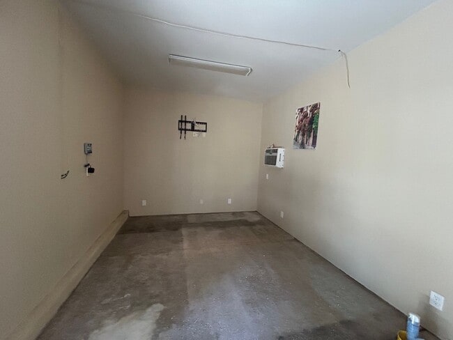 Building Photo - Beautiful & Spacious 4-Bedroom, 3-Bath Hom...