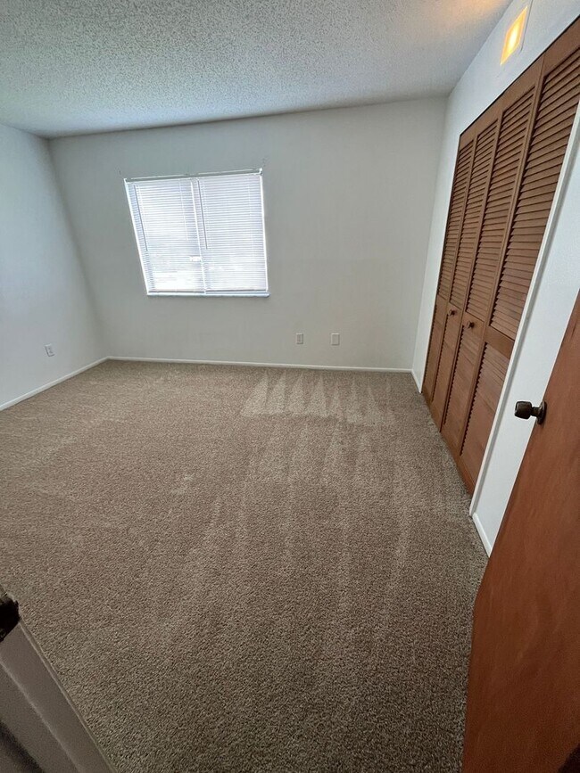 Building Photo - **COMING SOON** 2 Bedroom, 2.5 bathroom Townhouse near UCF