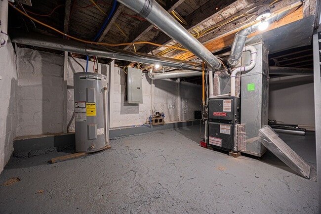 Building Photo - 244 Hinkle Ave