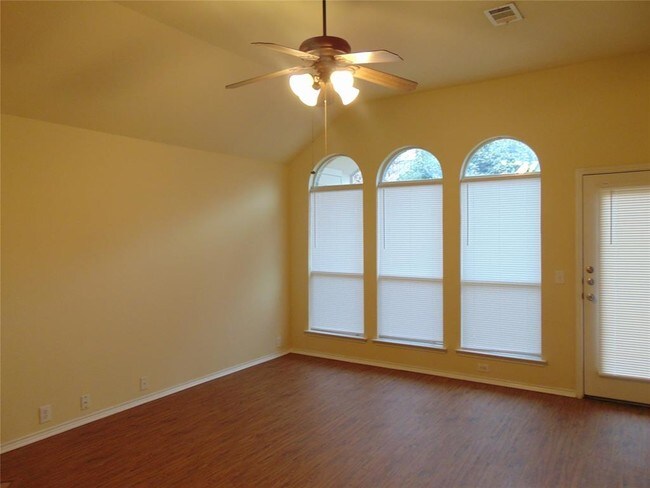 Building Photo - 4605 Matthew Dr