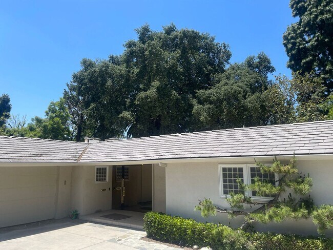 Building Photo - Coming Soon! Cozy home in South Pasadena.