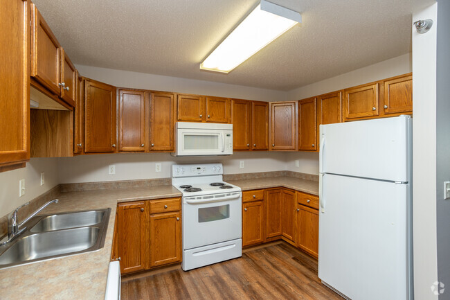 2BR, 1BA - 1020SF - Kitchen - Eastern Hills Apartments