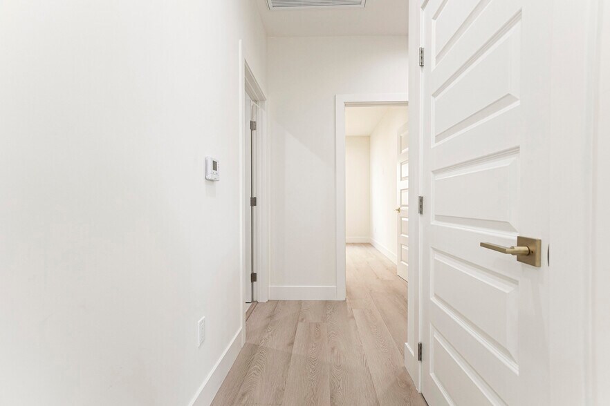 Building Photo - 914 Geneva St