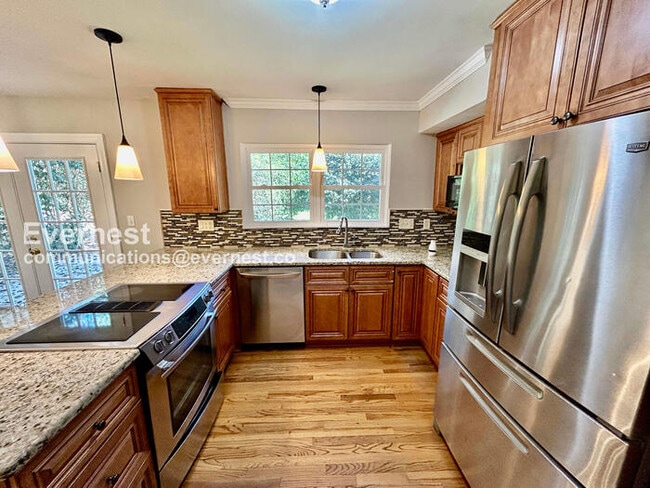 Building Photo - 3 Bed, 2.5 Bath Home with Fenced Yard & Garage / Pet-Friendly / Coming Soon!