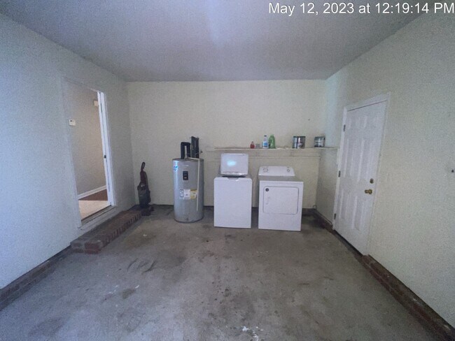 Building Photo - 6951 Calamar Dr