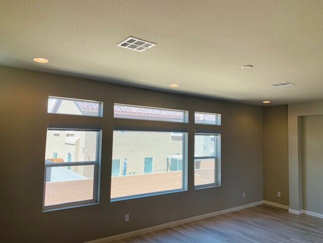 Building Photo - Beautiful Southwest Home with Dual Primary...