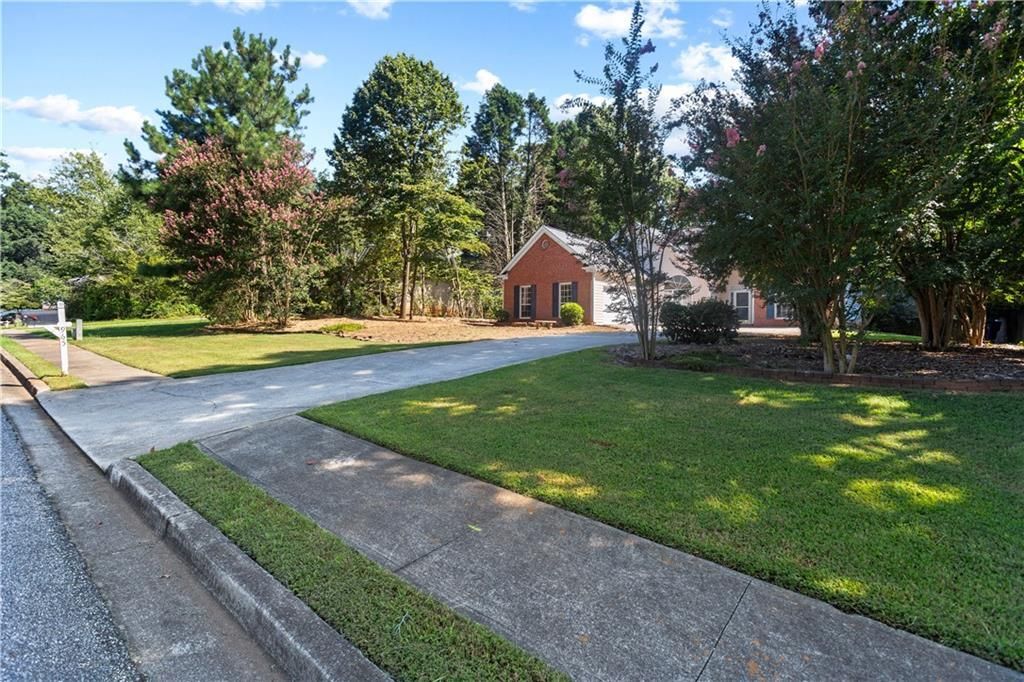 Building Photo - 965 Dogwood Park Dr