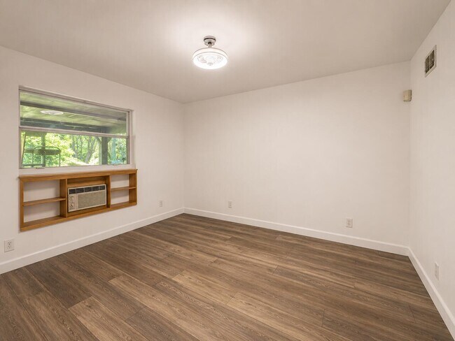 Building Photo - 2393 Crawford Ct
