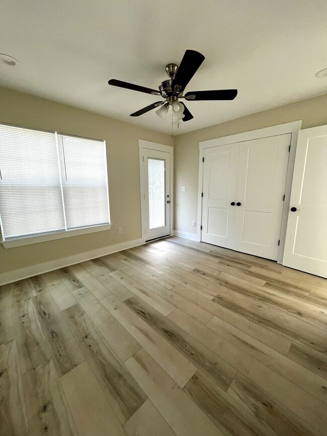 Building Photo - 215 Gores Row