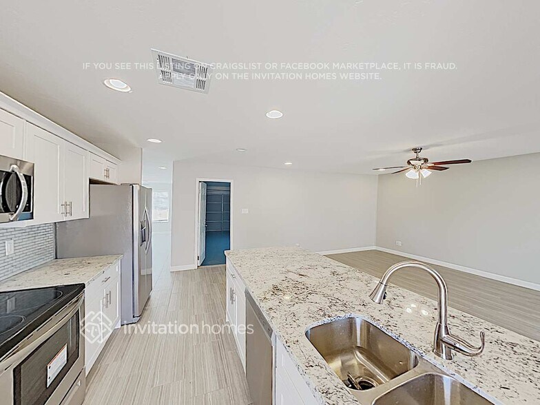 Building Photo - 2127 S Stanley Pl