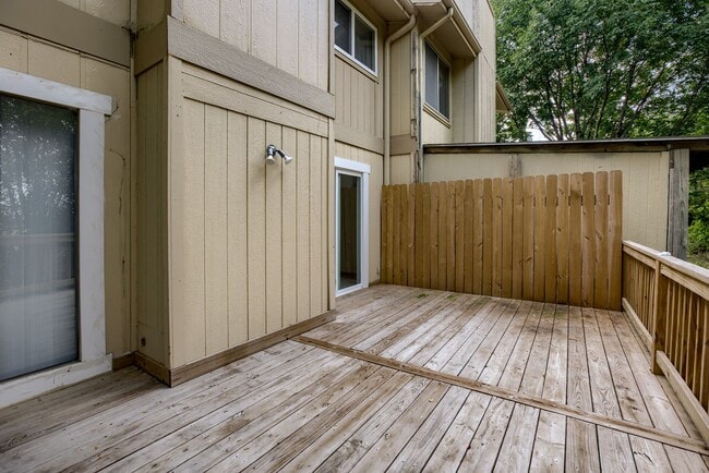 Building Photo - 15102 Normandy Blvd