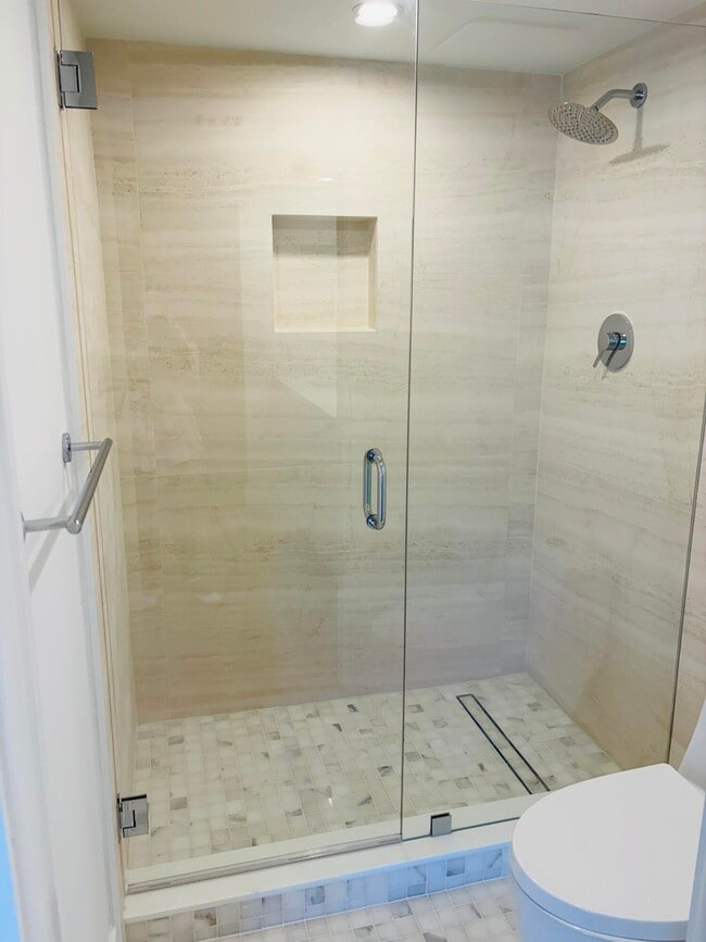 Building Photo - 2404 Bridgewood Dr