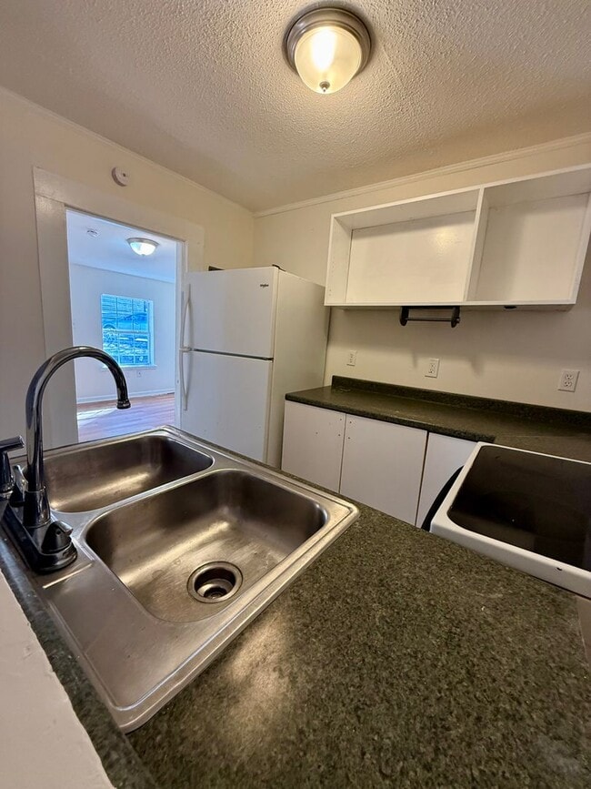 Building Photo - 3208 Dodds Ave