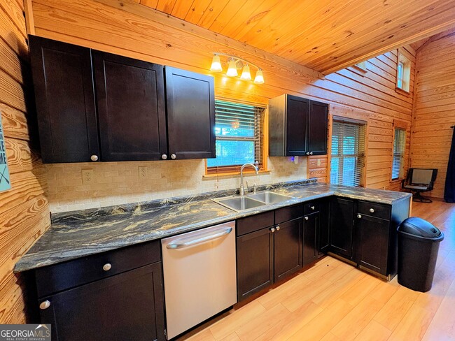 Building Photo - 4067 Fincher Dr