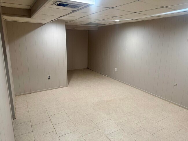 Building Photo - 5065 N Crooks Rd