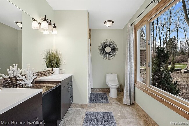 Building Photo - 2905 W Hickory Grove Rd