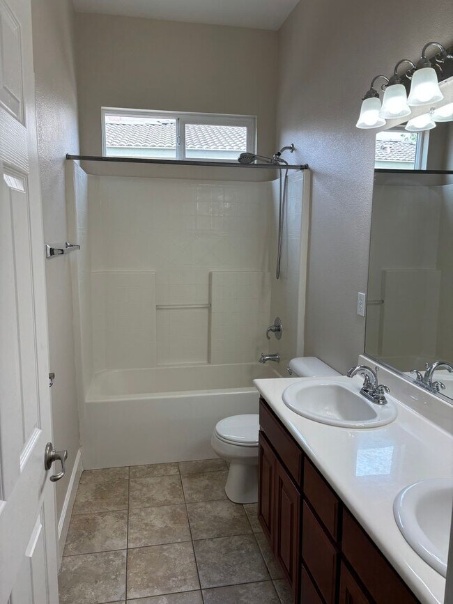 Building Photo - BEAUTIFUL 4 Bedroom Home 2.5 BA in Plumas Lake AVAILABLE NOW!