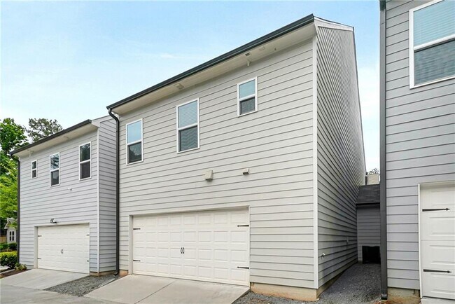 Building Photo - 791 Belrose Dr SE