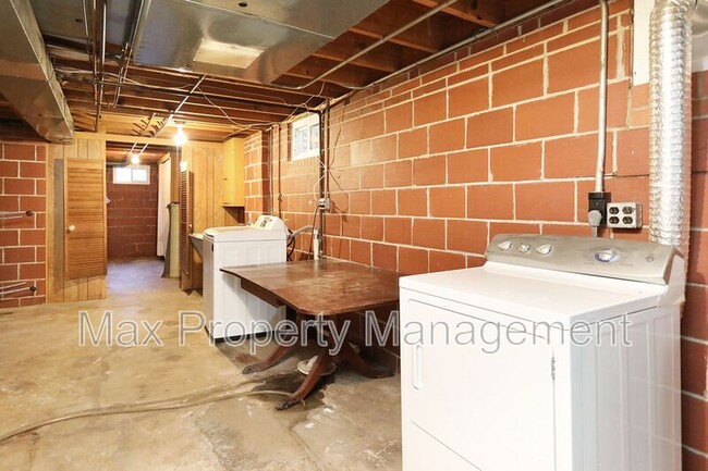 Building Photo - 7217 Maple Dr