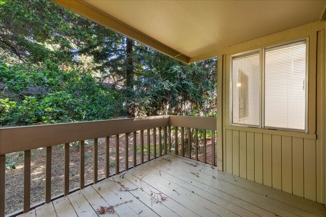 Building Photo - Spacious 1 Bed 1 Bath Condo Near Major Tech Companies