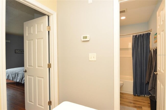 Building Photo - 3837 Pompano Dr SE