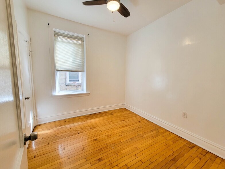 Building Photo - 4226 W Kamerling Ave