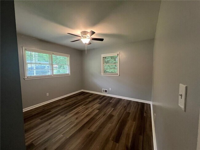 Building Photo - 1128 Lanier Dr