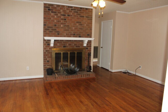 Building Photo - 5817 Dobson Dr