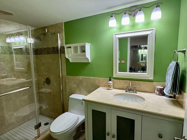 Building Photo - 3051 NE 47th Ct