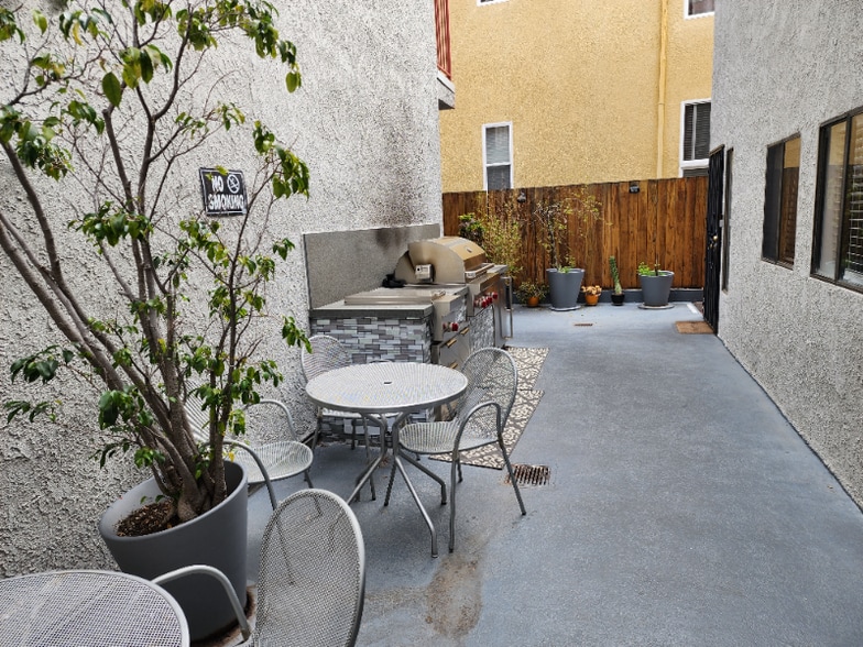 Building Photo - 11630 Chenault St