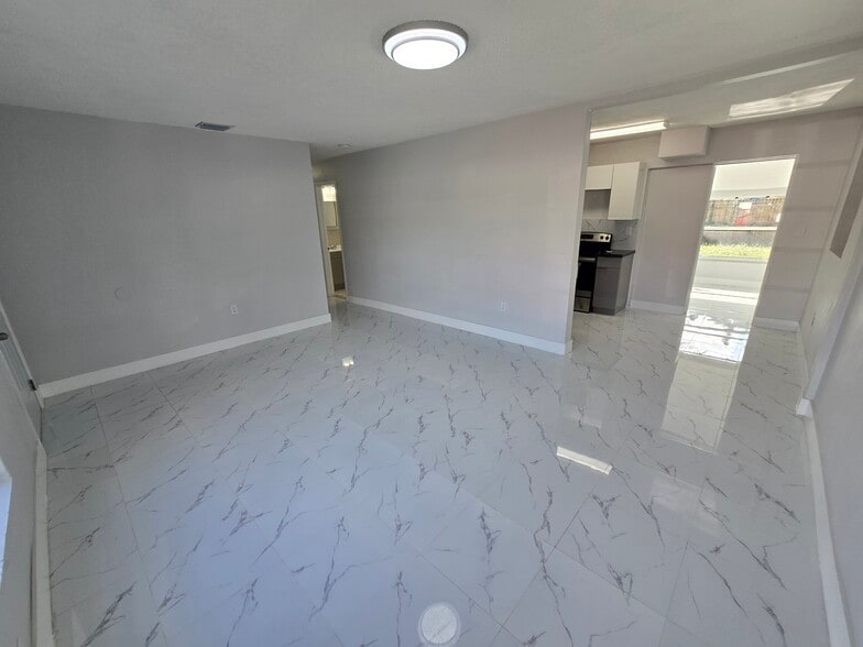 Building Photo - 1320 NE 211th Ter