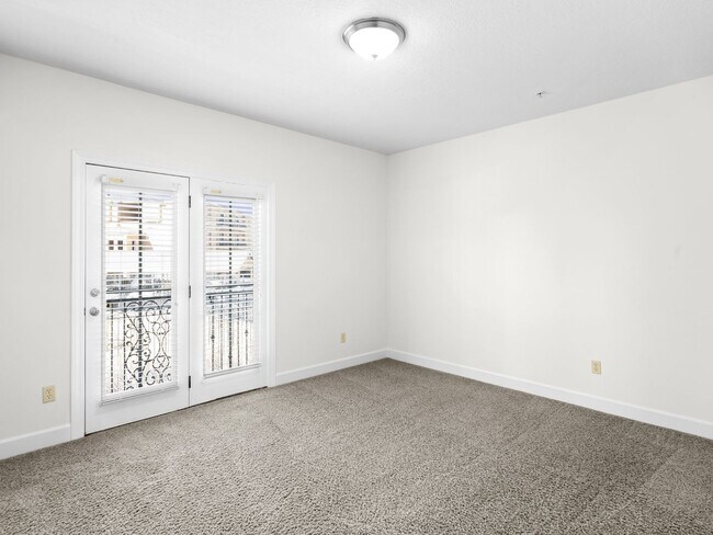 Building Photo - Luxurious Condo in North Orem