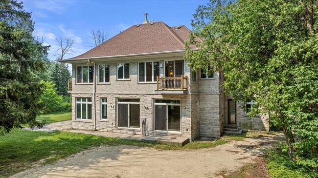 Building Photo - 598 Lake Shore Rd