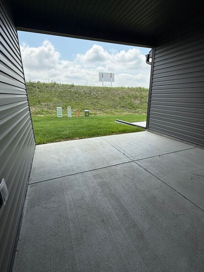 Building Photo - Brand New 3 bedroom/3 bathroom ranch townhome in Waverly