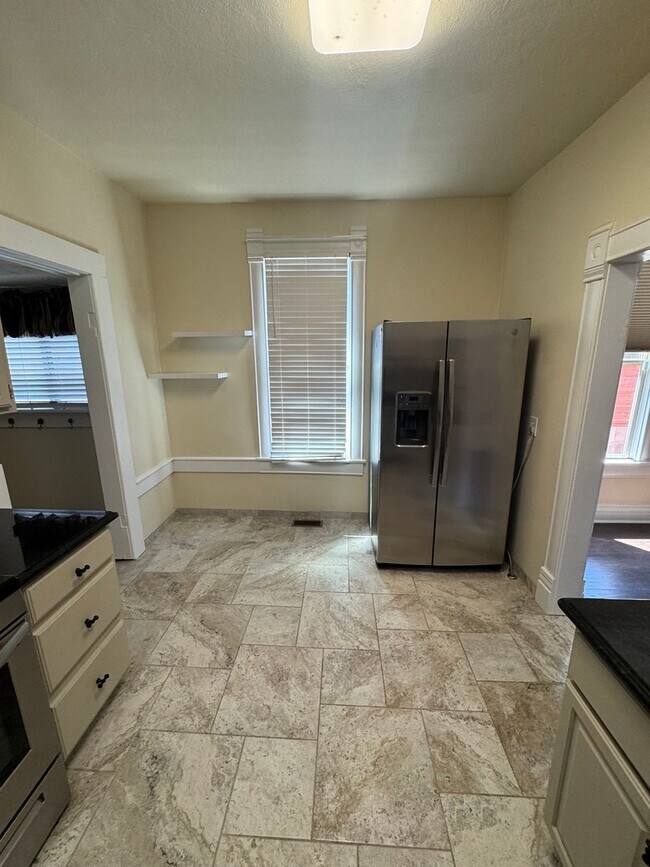 Building Photo - Charming Pet Friendly House 2 Bedroom/1.5 ...