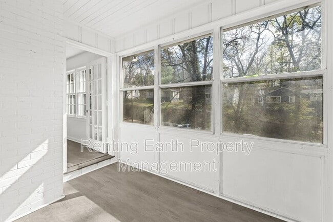 Building Photo - 805 Vanderbilt St