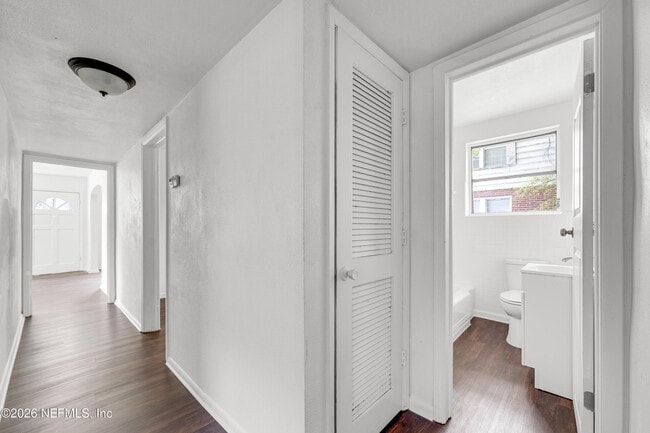 Building Photo - 503 W 16th St