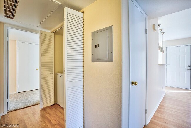 Building Photo - 3035 Casey Dr