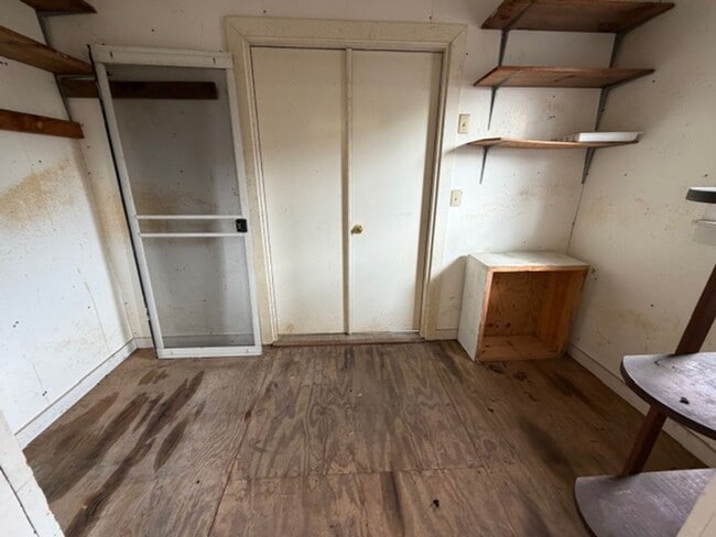 Building Photo - Elon