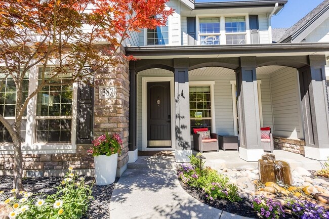 Building Photo - Stunningly Upgraded 4-Bedroom Home in Prime Eagle Location