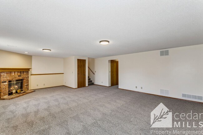 Building Photo - Wonderful Split Level Home in North Wichita
